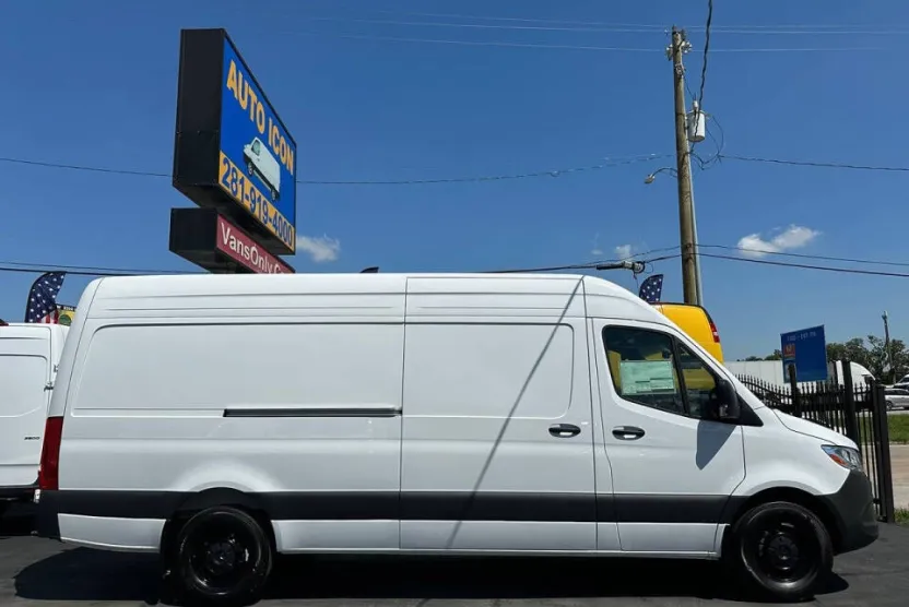 2025 Mercedes Benz Sprinter 2500 photo 1