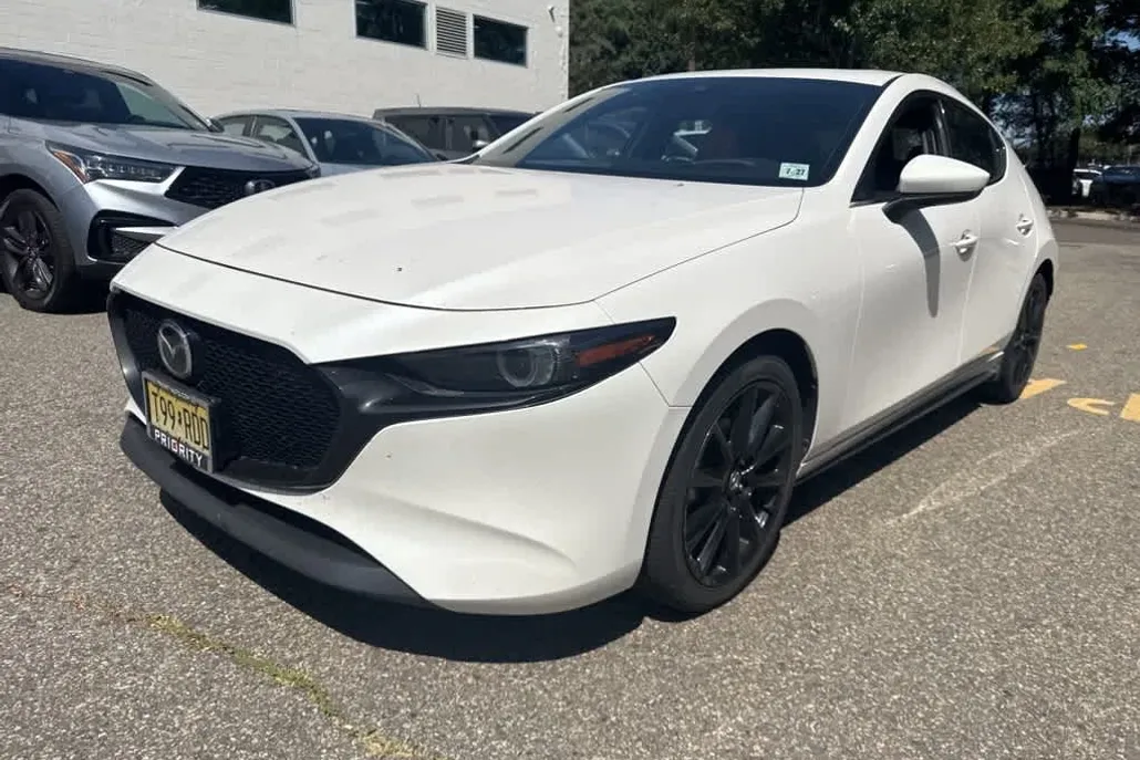 2022 Mazda Mazda3 Hatchback Premium photo 1