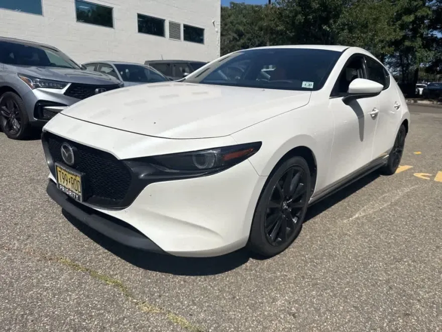 2022 Mazda Mazda3 Hatchback Premium photo 1