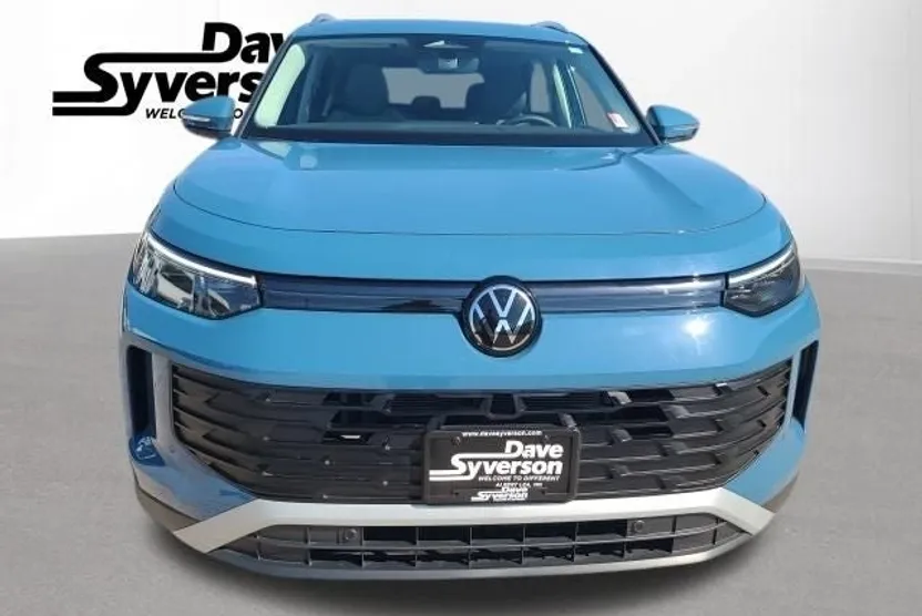 2025 Volkswagen Tiguan SE photo 1