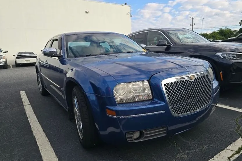 2010 Chrysler 300 Touring photo 1