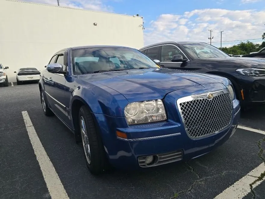 2010 Chrysler 300 Touring photo 1