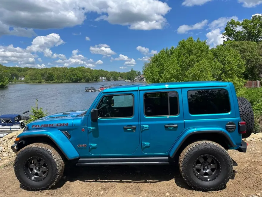 2019 Jeep Wrangler Unlimited Sahara photo 1