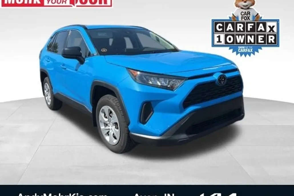 2019 Toyota RAV4 LE photo 1