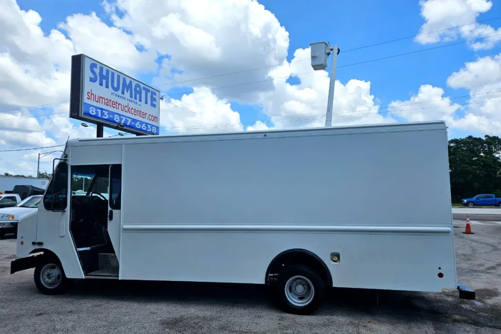 2016 Ford E-350 photo 1
