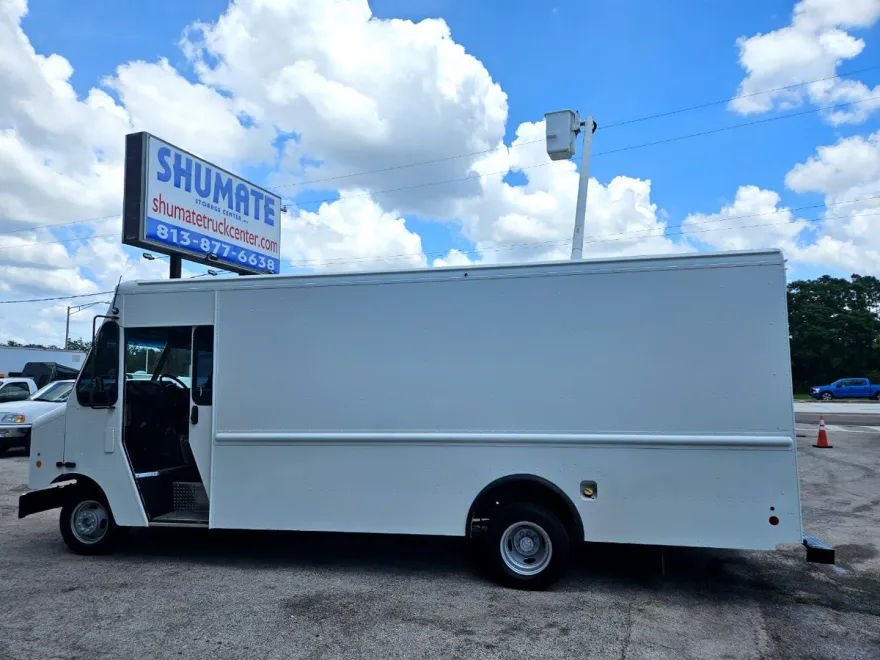 2016 Ford E-350 photo 1