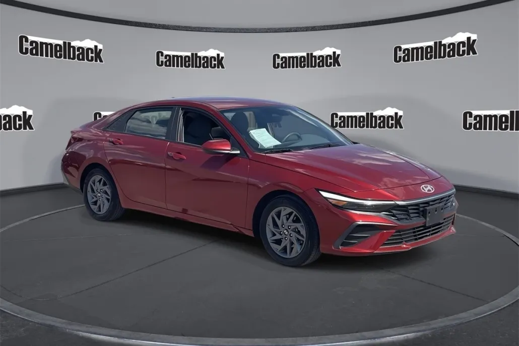 2024 Hyundai Elantra SEL photo 1