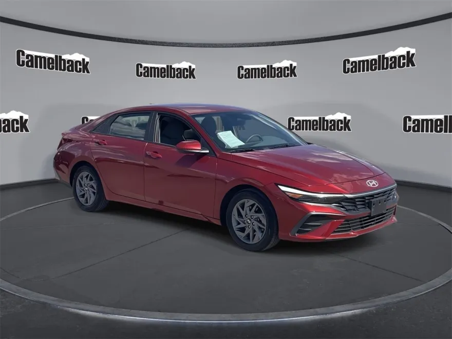 2024 Hyundai Elantra SEL photo 1