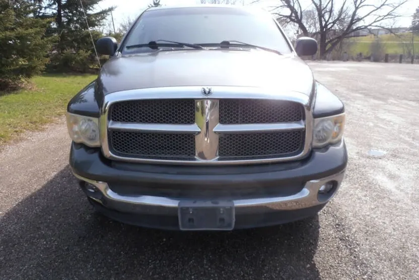2002 Dodge Ram SLT photo 1