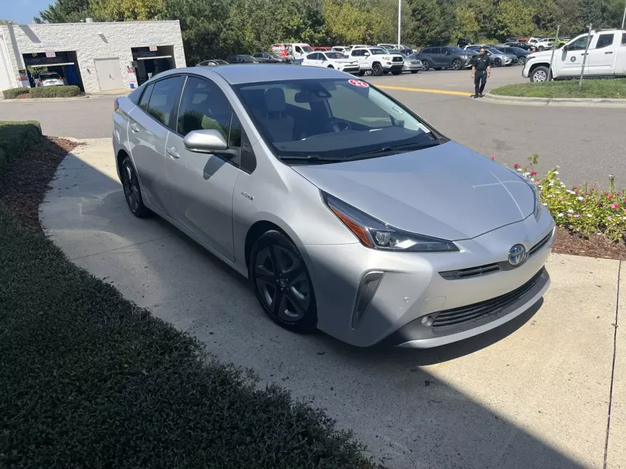 2022 Toyota Prius XLE photo 1