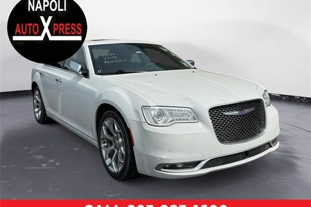 2018 Chrysler 300 C photo 1