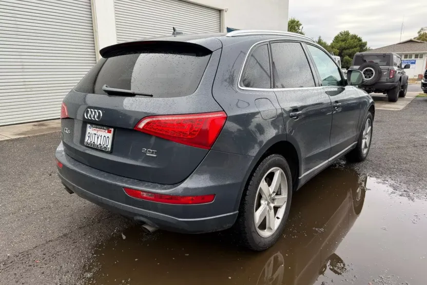 2011 Audi Q5 2.0T Premium photo 1
