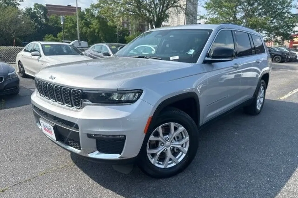 2023 Jeep Grand Cherokee Limited photo 1