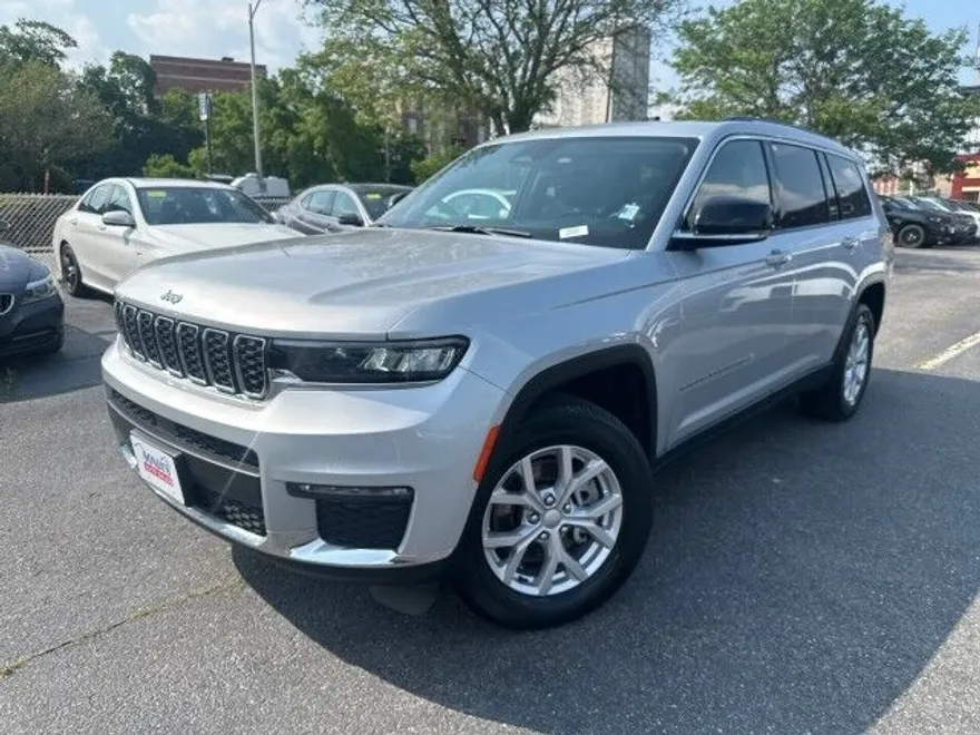 2023 Jeep Grand Cherokee Limited photo 1