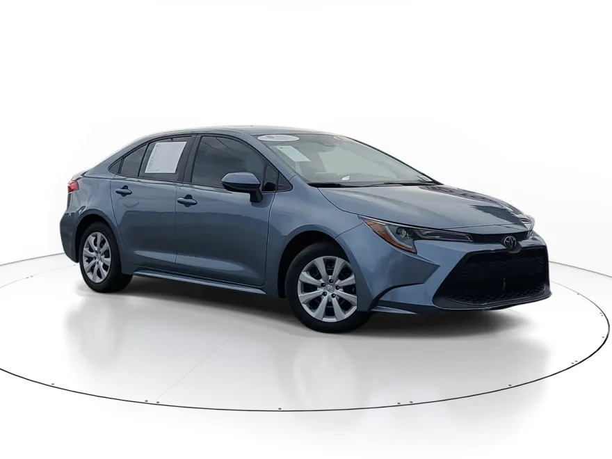 2022 Toyota Corolla LE photo 1