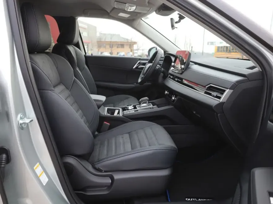 2025 Mitsubishi Outlander PHEV SE photo 11