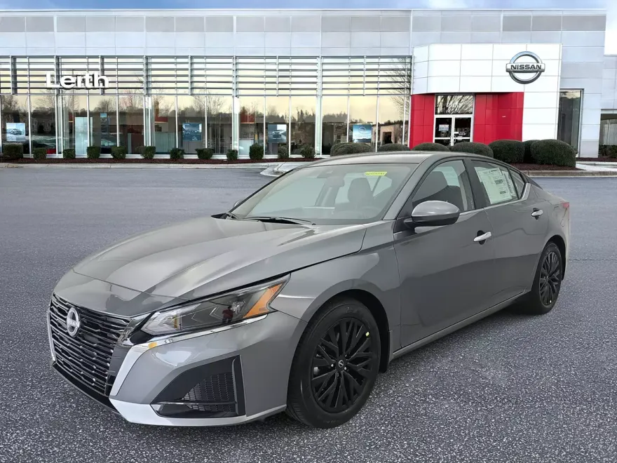 2025 Nissan Altima SV photo 1