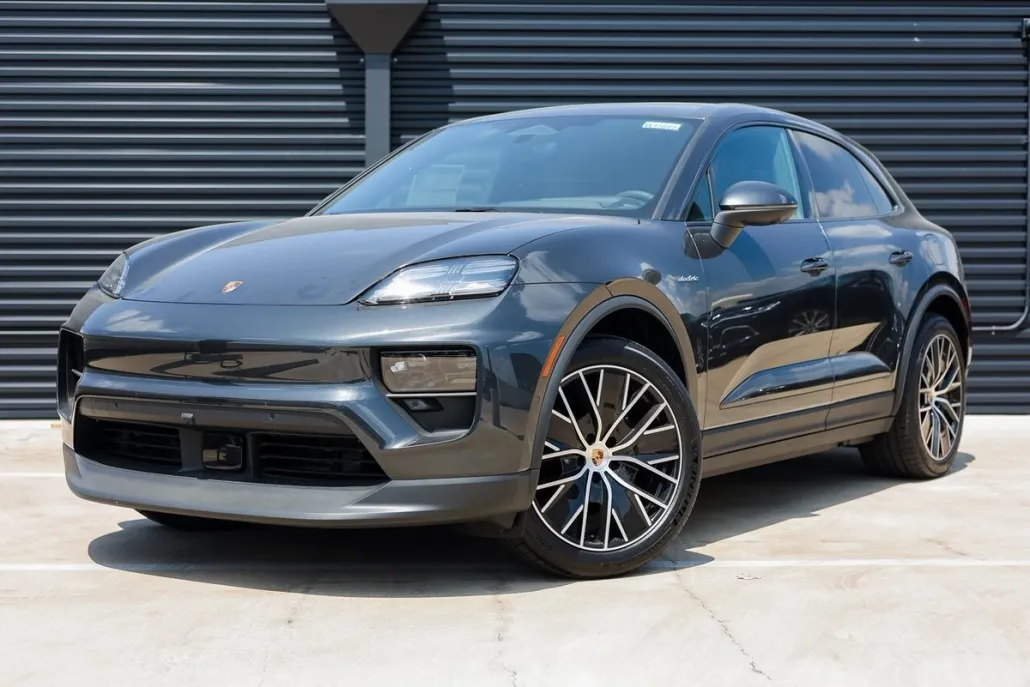 2025 Porsche Macan Electric photo 1