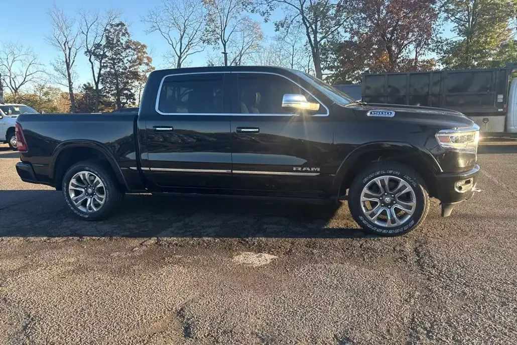 2022 Ram 1500 Limited photo 1