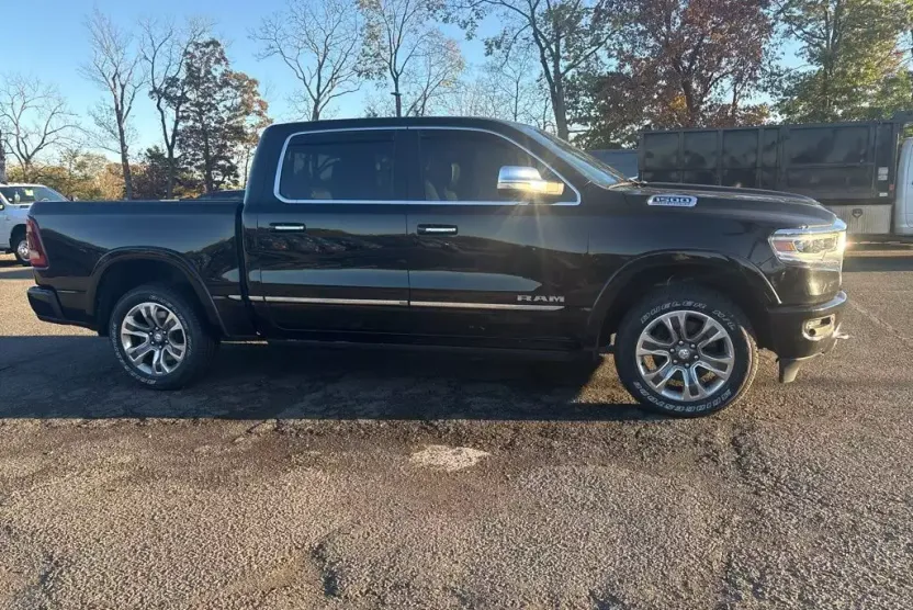 2022 Ram 1500 Limited photo 1