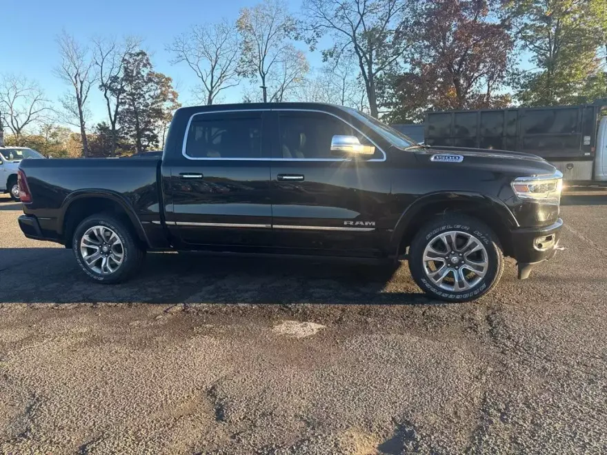 2022 Ram 1500 Limited photo 1
