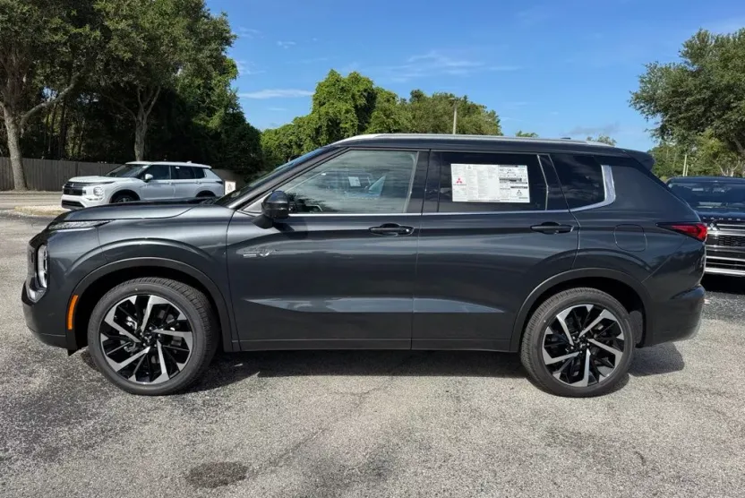 2025 Mitsubishi Outlander PHEV SEL photo 1