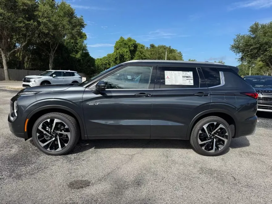 2025 Mitsubishi Outlander PHEV SEL photo 1