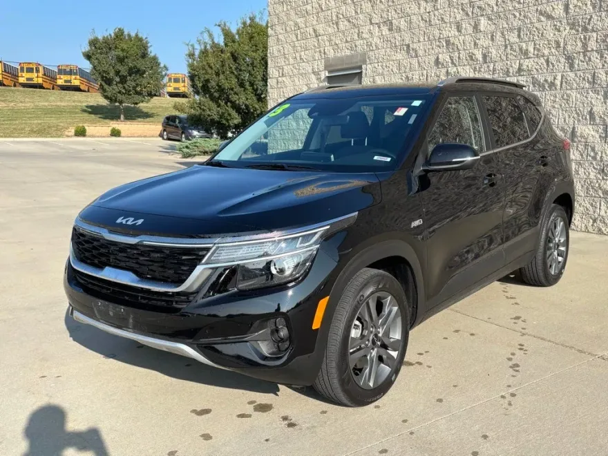 2023 Kia Seltos S photo 1