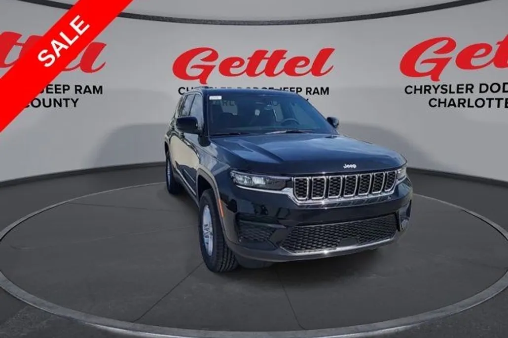 2025 Jeep Grand Cherokee Laredo photo 1