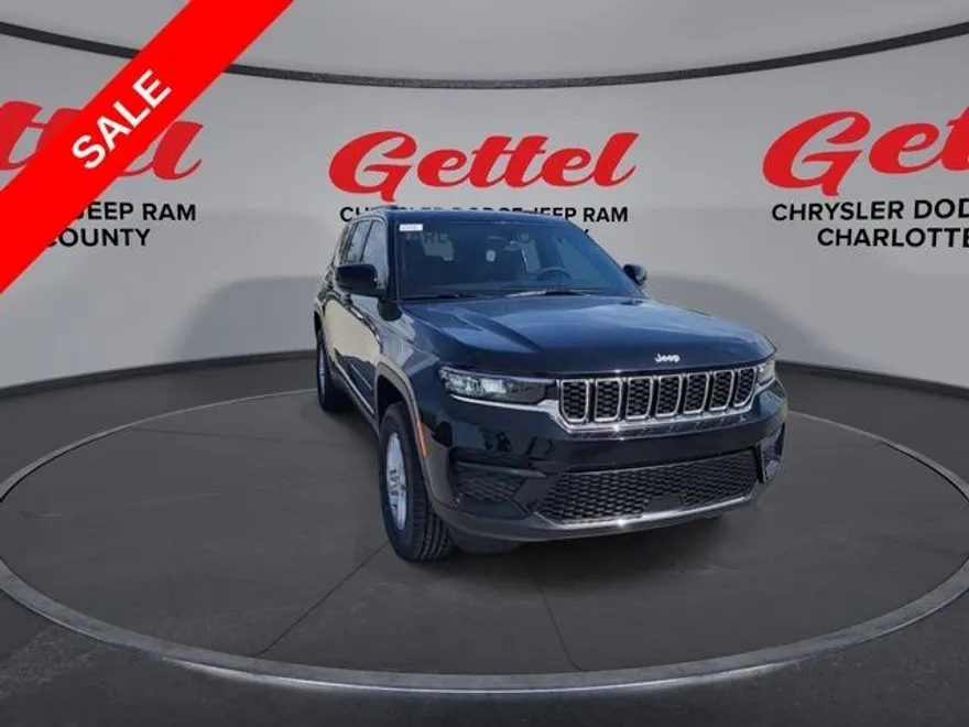 2025 Jeep Grand Cherokee Laredo photo 1