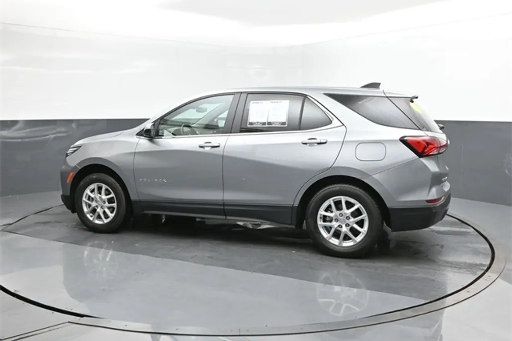2024 Chevrolet Equinox LT photo 1