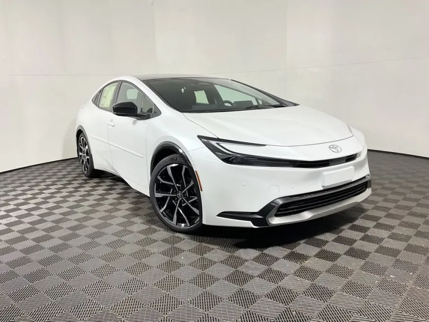 2025 Toyota Prius Plug-in Hybrid XSE Premium photo 1