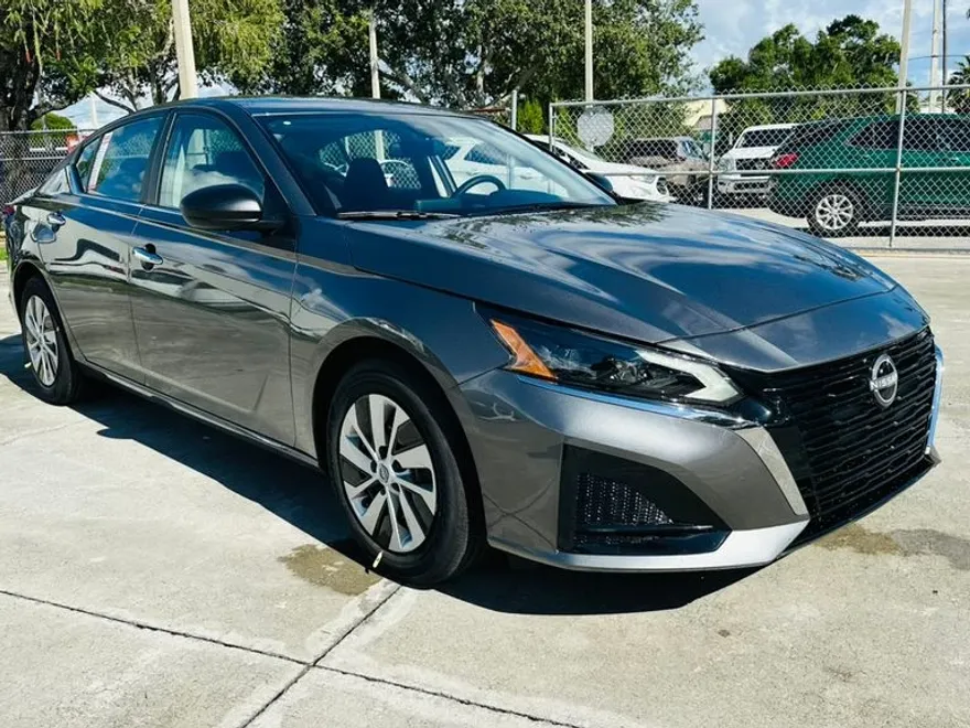 2025 Nissan Altima S photo 1