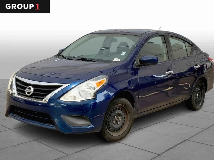 2019 Nissan Versa SV photo 1