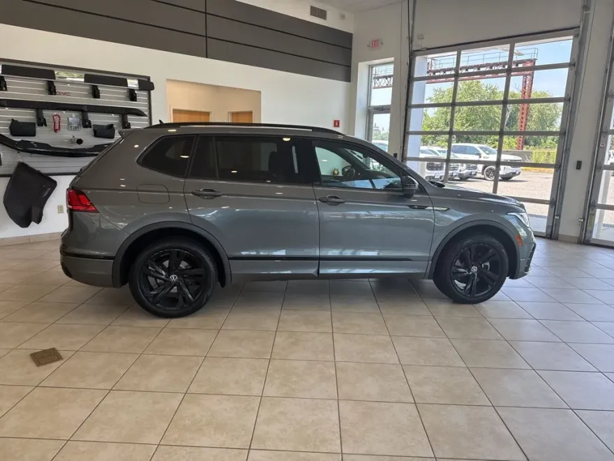 2023 Volkswagen Tiguan SE R-Line Black photo 1
