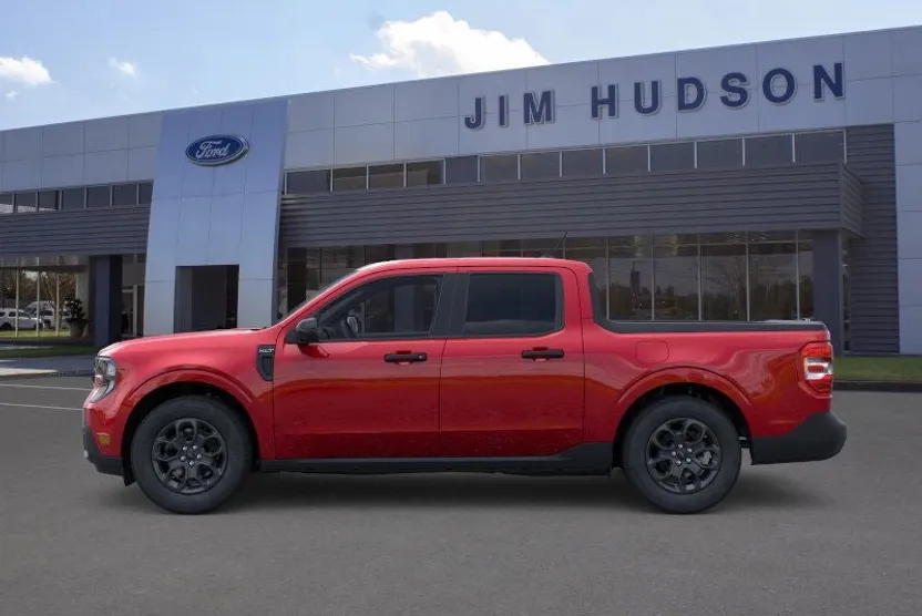 2025 Ford Maverick XLT photo 1