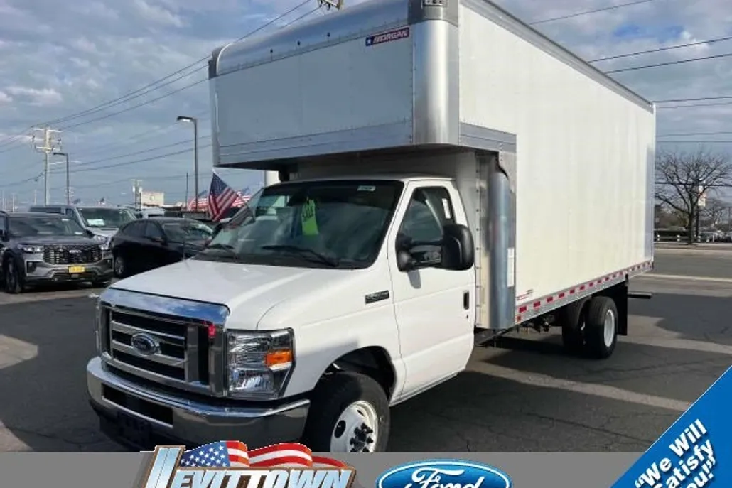 2025 Ford E-450 photo 1