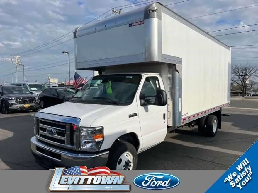 2025 Ford E-450 photo 1