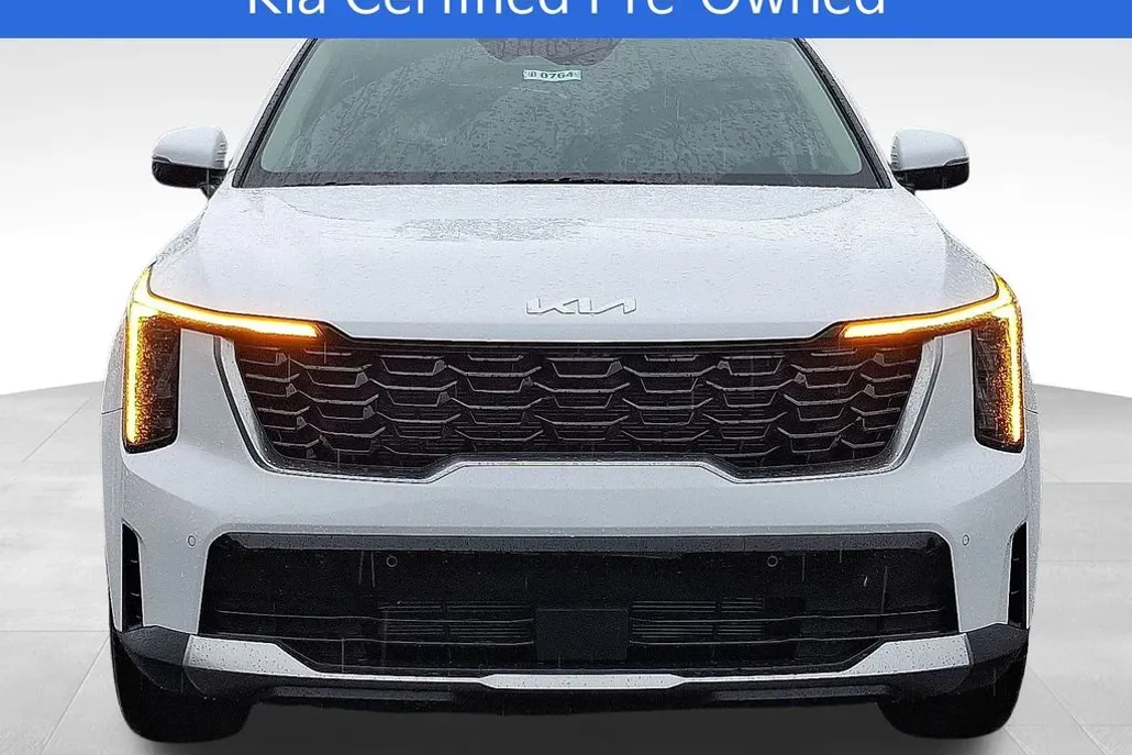 2025 Kia Sorento S photo 1