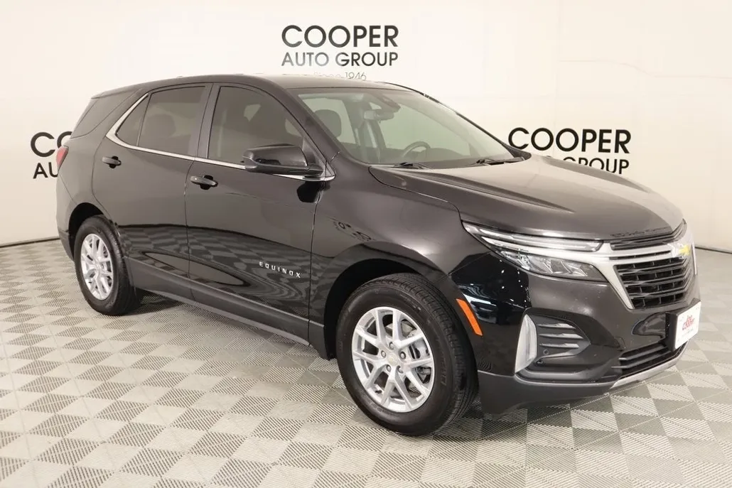2024 Chevrolet Equinox LT photo 1