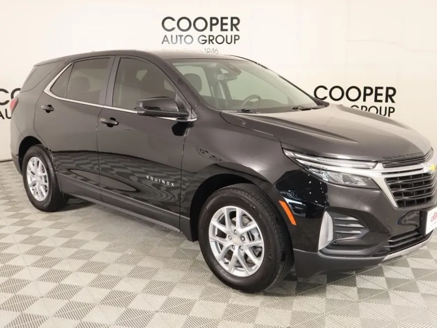 2024 Chevrolet Equinox LT photo 1