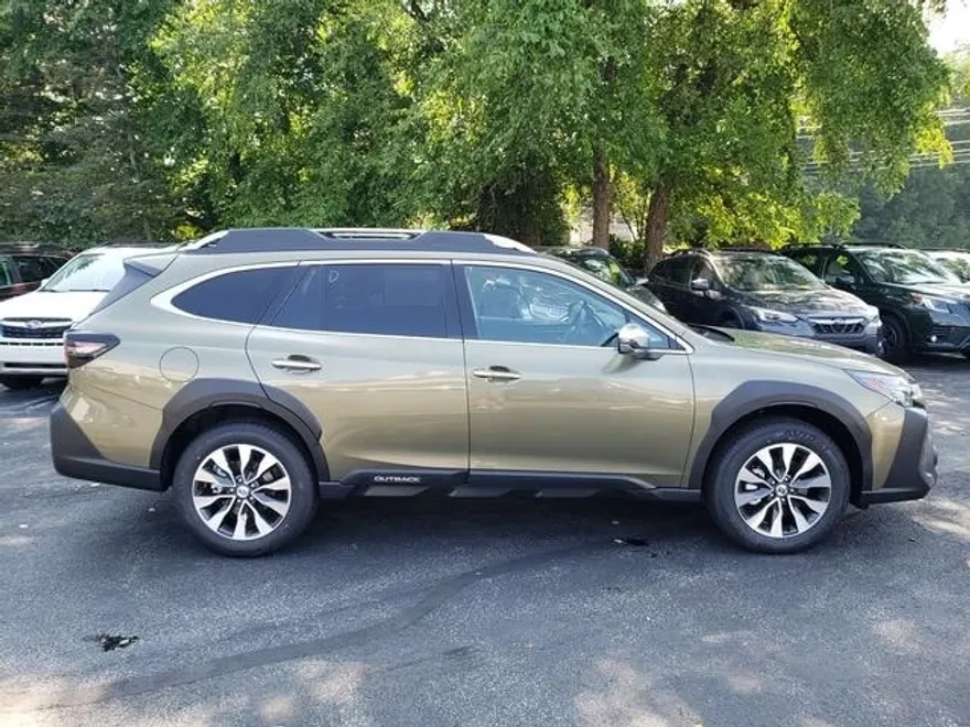 2025 Subaru Outback Touring XT photo 1