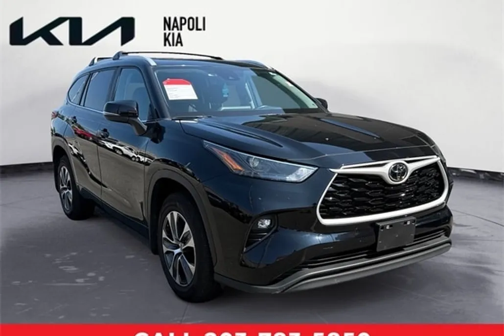 2023 Toyota Highlander L photo 1