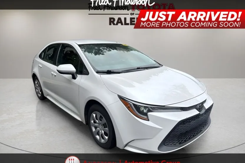 2022 Toyota Corolla LE photo 1