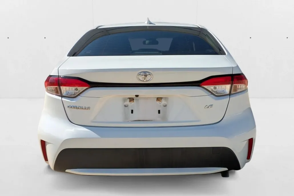 2020 Toyota Corolla LE photo 1