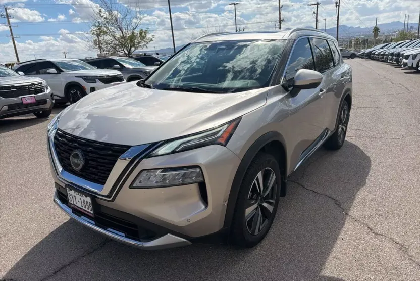 2023 Nissan Rogue Platinum photo 1