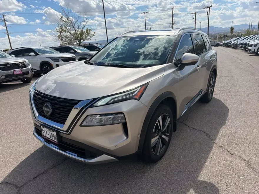 2023 Nissan Rogue Platinum photo 1