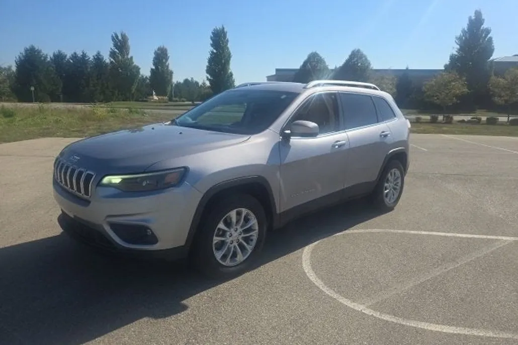 2019 Jeep Cherokee Latitude photo 1