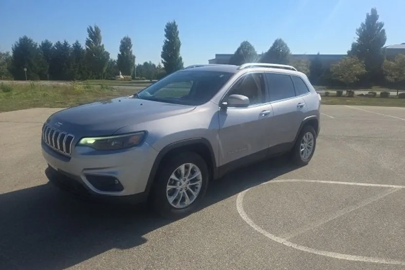 2019 Jeep Cherokee Latitude photo 1