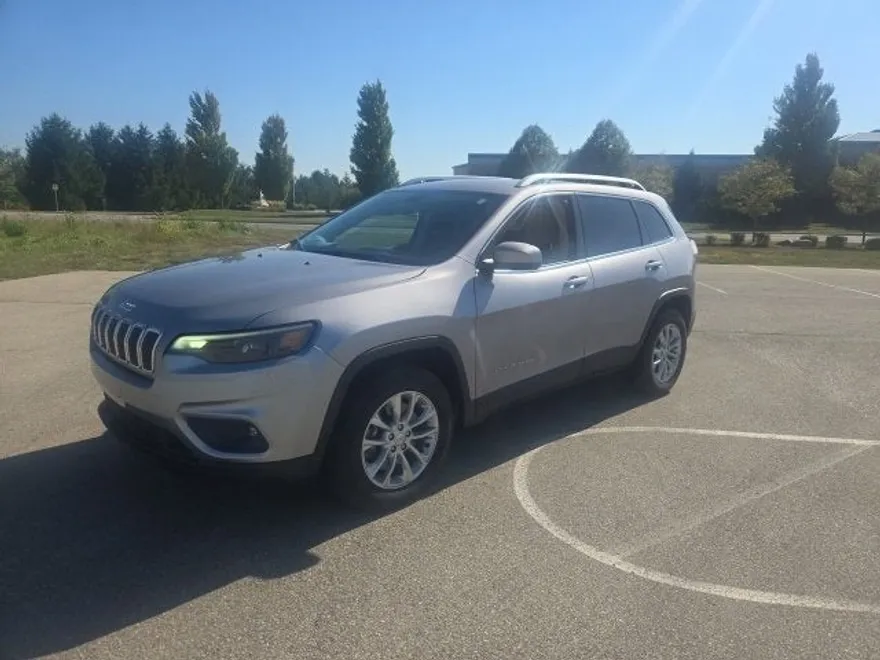 2019 Jeep Cherokee Latitude photo 1
